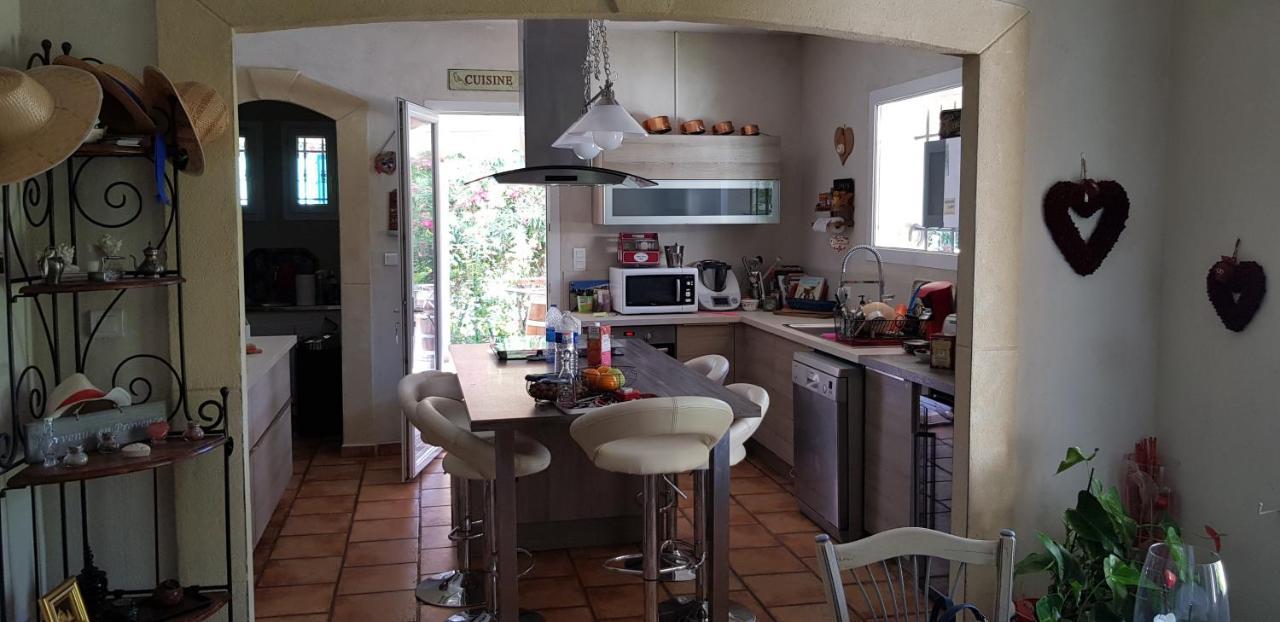 Fenêtre sur les Alpilles Saint-Martin-de-Crau Exterior foto
