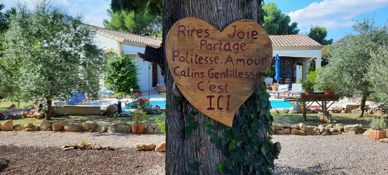 Fenêtre sur les Alpilles Saint-Martin-de-Crau Exterior foto